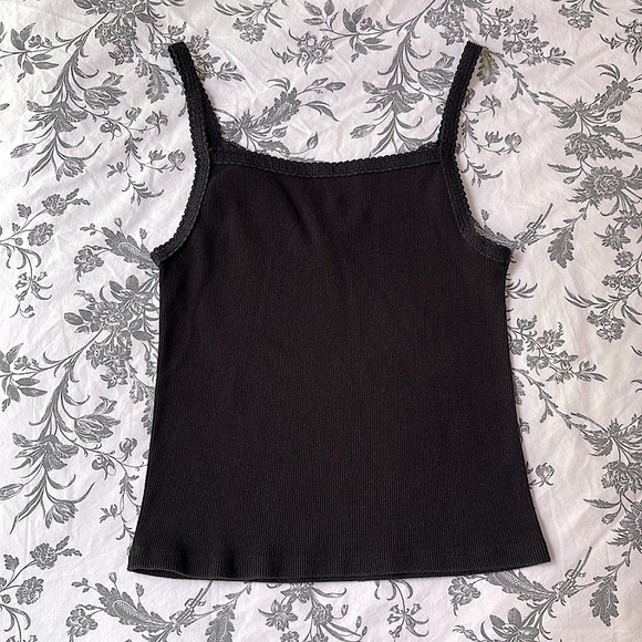 Brandy Melville Arden Tank - Picture 6 of 8